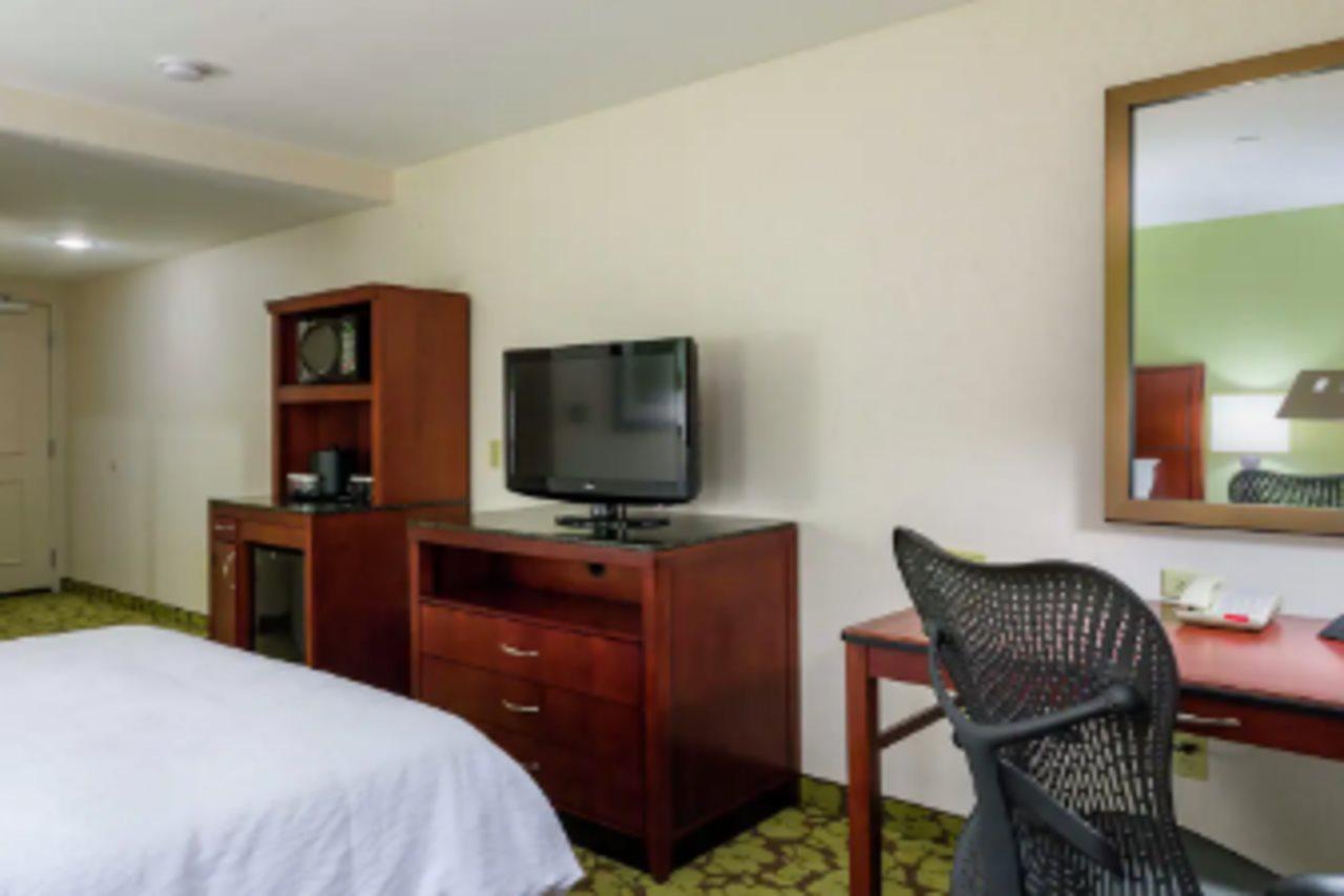 Hilton Garden Inn Queens Jfk - Newly Renovated New York Exteriör bild