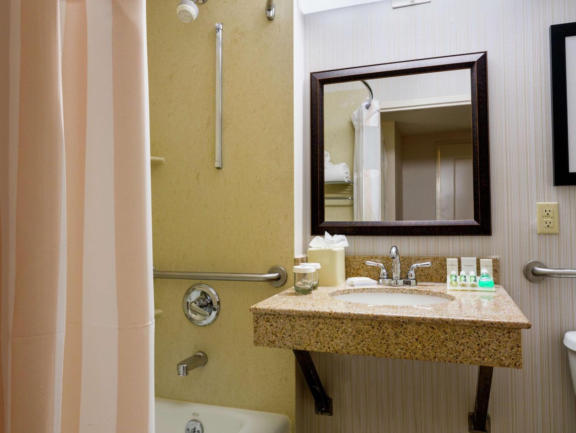 Hilton Garden Inn Queens Jfk - Newly Renovated New York Exteriör bild