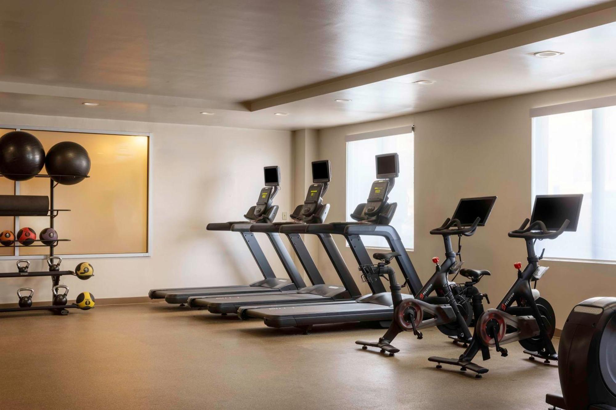 Hilton Garden Inn Queens Jfk - Newly Renovated New York Exteriör bild